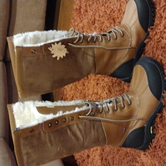 Brand new UGG Australia Boots - Picture 2 of 6